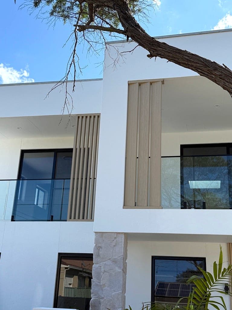 Modern Aluminium Fencing & Timber-Look Battens composition image