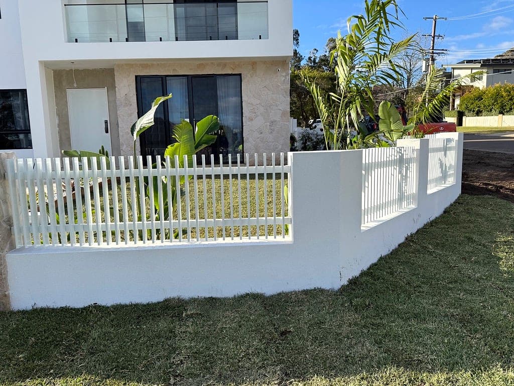 Modern Aluminium Fencing & Timber-Look Battens detail image
