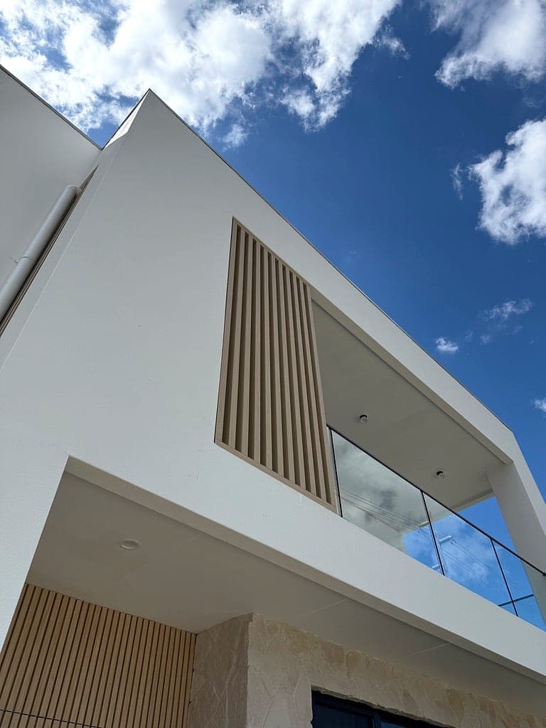 Modern Aluminium Fencing & Timber-Look Battens cover